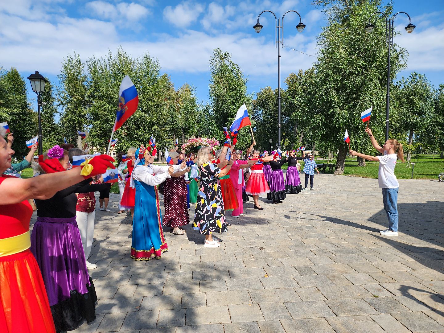 Коломна, день флага россии, триколор,