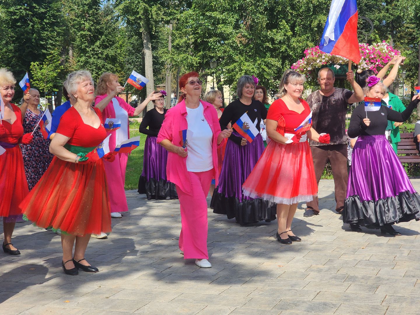 Коломна, день флага россии, триколор,