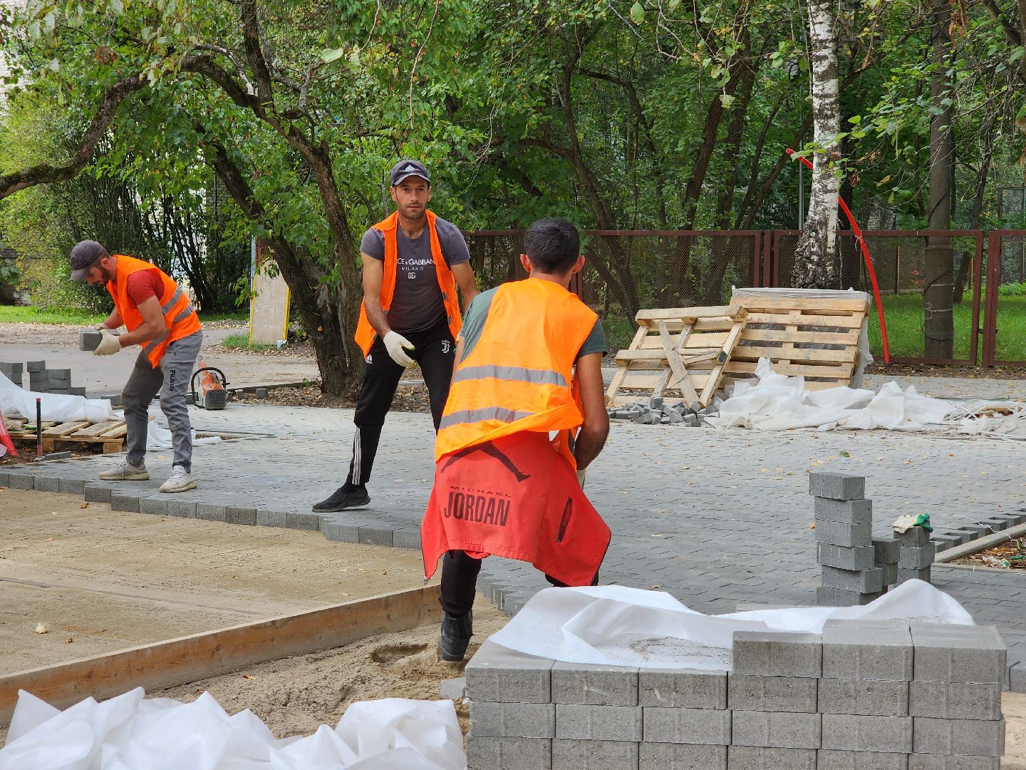 Дубна, Благоустройство, Гимназия, Укладка плитки, жилье и городская среда,