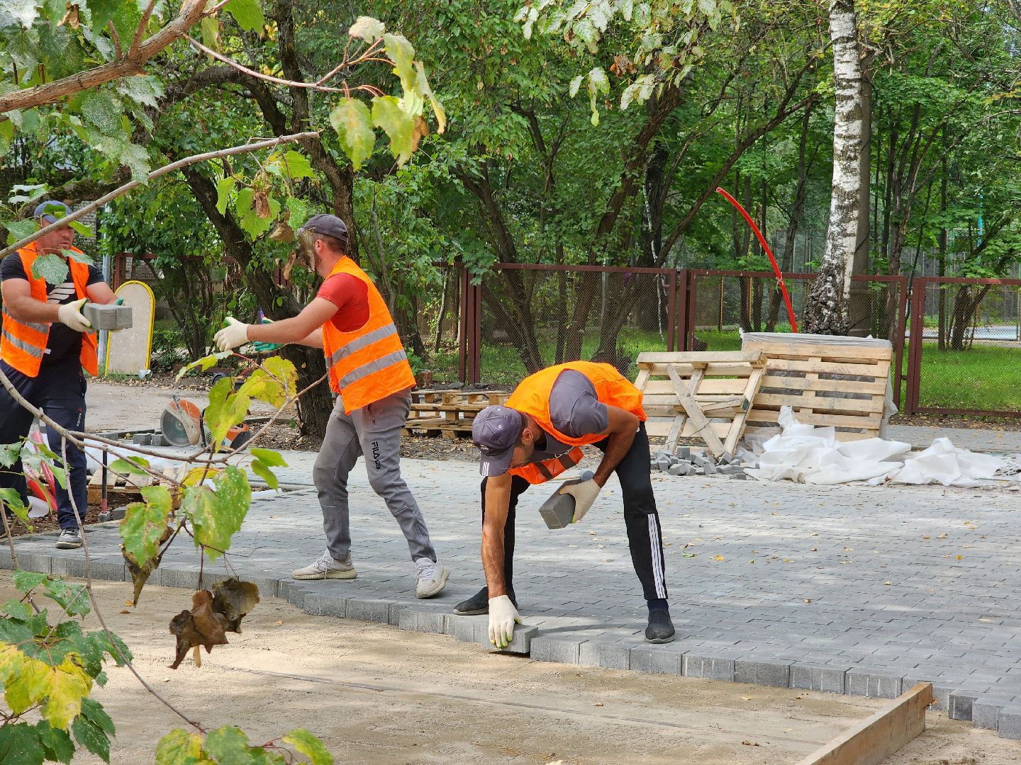 Дубна, Благоустройство, Гимназия, Укладка плитки, жилье и городская среда,