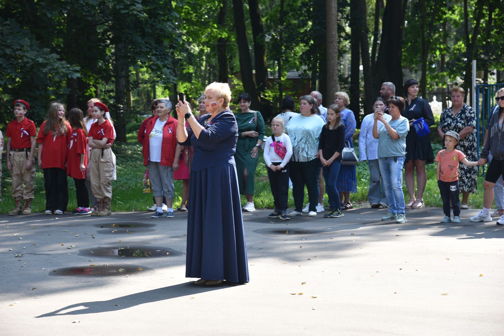 лотошино, день флага россии, день государственного флага россии, парки подмосковья, лотошинский парк, концерт,