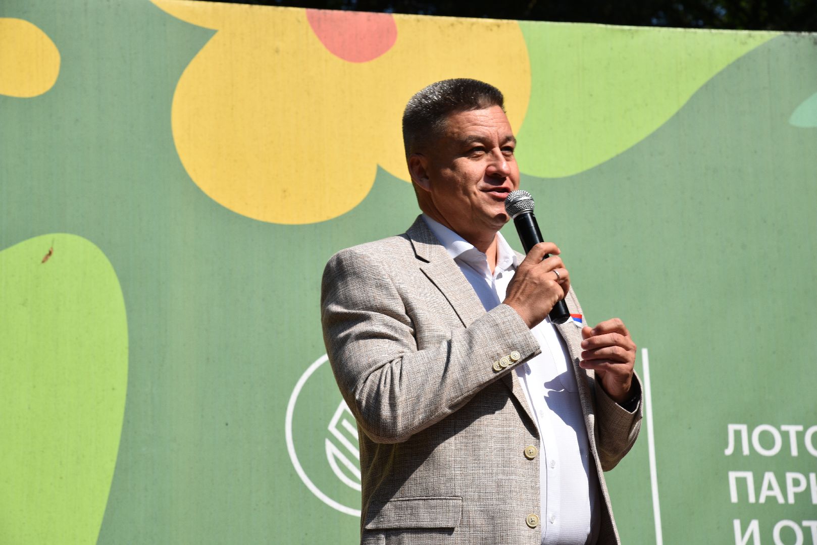 лотошино, день флага россии, день государственного флага россии, парки подмосковья, лотошинский парк, концерт,