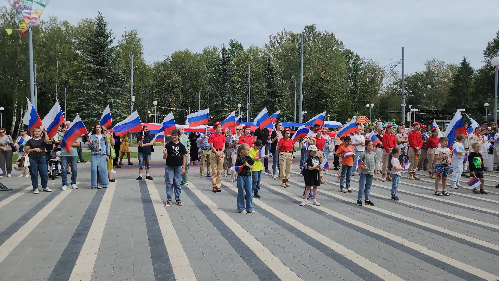 кашира, парк, праздник, день государственного флага, концерт,