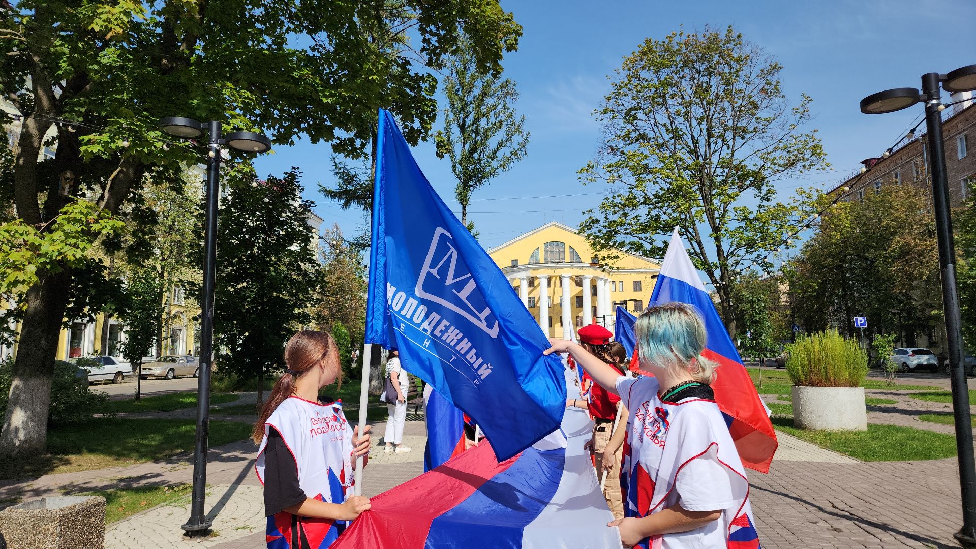 день флага, день флага россии, автопробег, автопробег с государственными флагами, электросталь, жители города, мой город, акция, патриотическая акция,