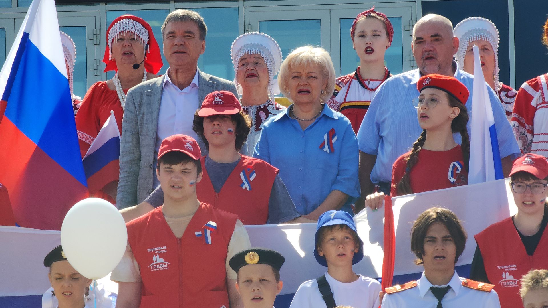 день флага, день флага россии, автопробег, автопробег с государственными флагами, электросталь, жители города, мой город, акция, патриотическая акция,