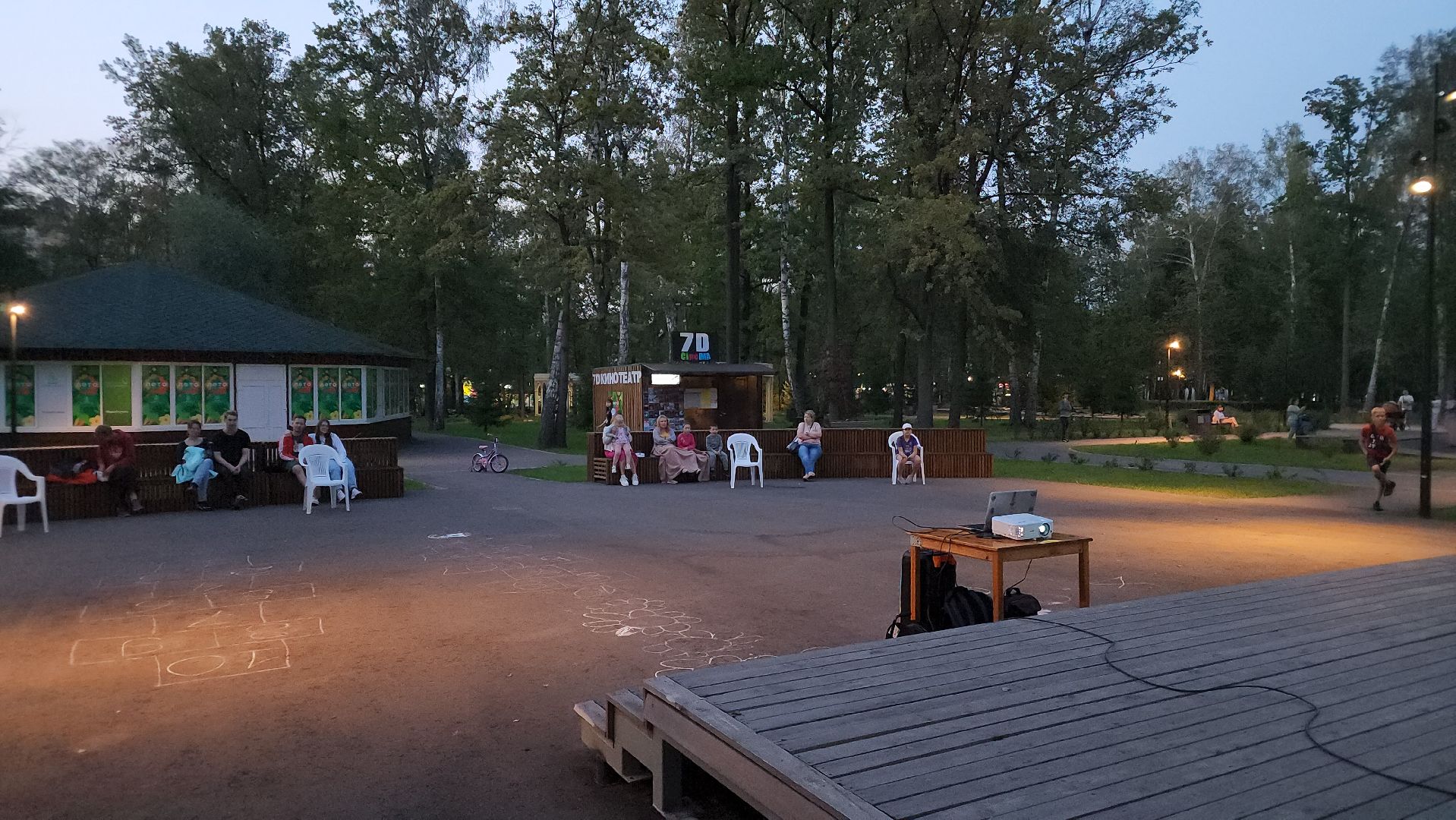 ступино, день государственного флага россии, ночной кинопоказ, кинопарк,