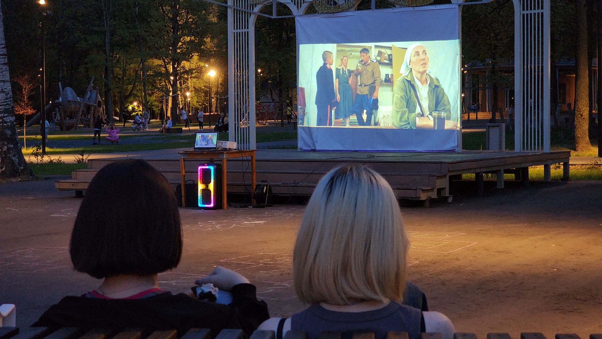 ступино, день государственного флага россии, ночной кинопоказ, кинопарк,