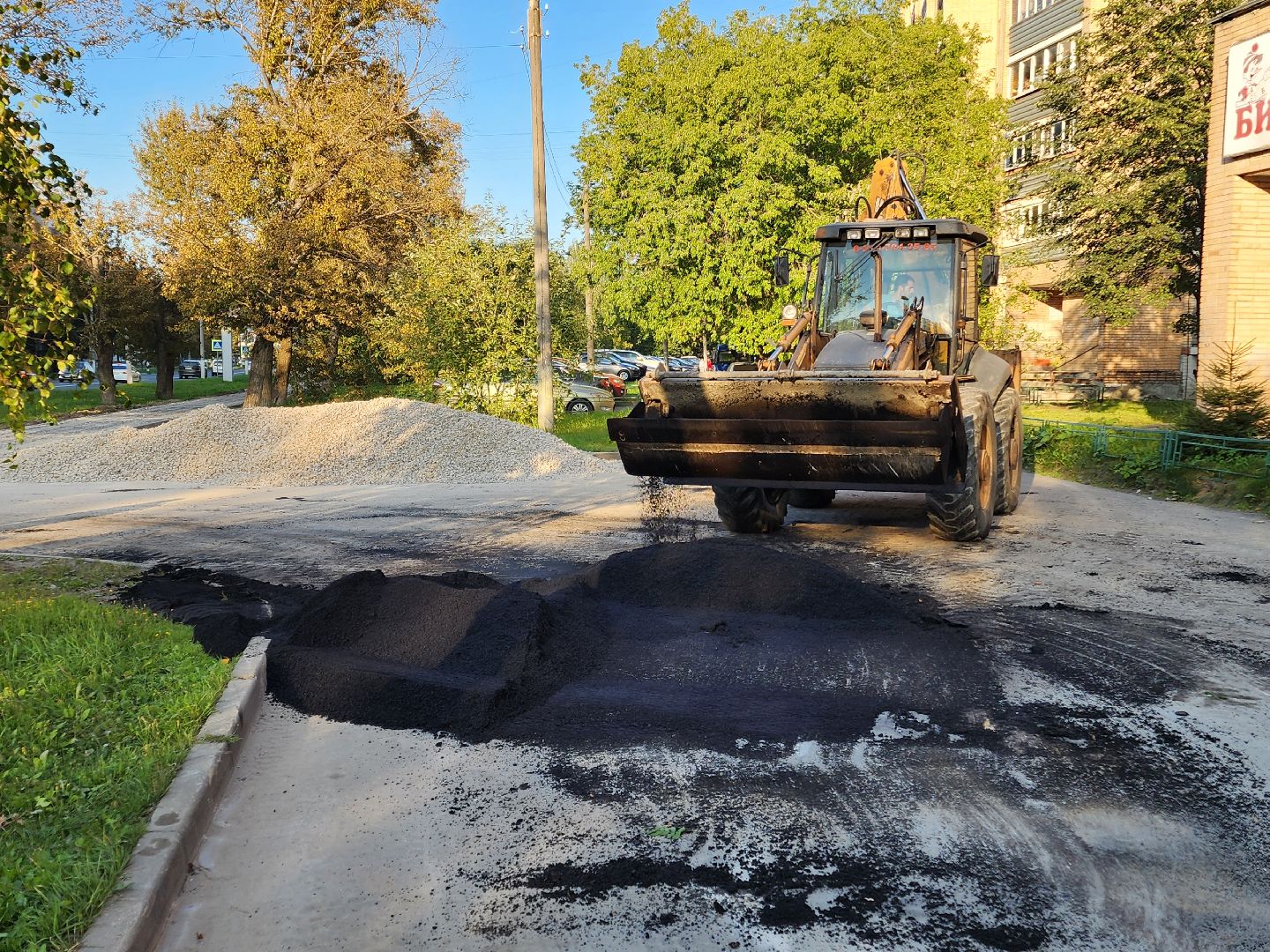 Чехов, улица Чехова, строительство тротуара, пешеходные дорожки, дорожный ремонт, укладка асфальта, нацпроект безопасные и качественные автодороги,