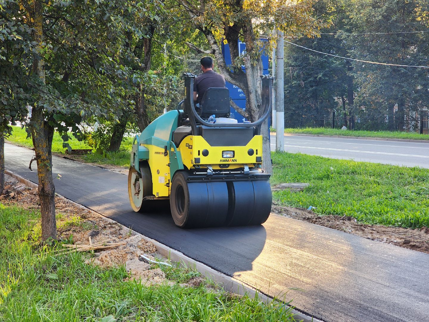 Чехов, улица Чехова, строительство тротуара, пешеходные дорожки, дорожный ремонт, укладка асфальта, нацпроект безопасные и качественные автодороги,