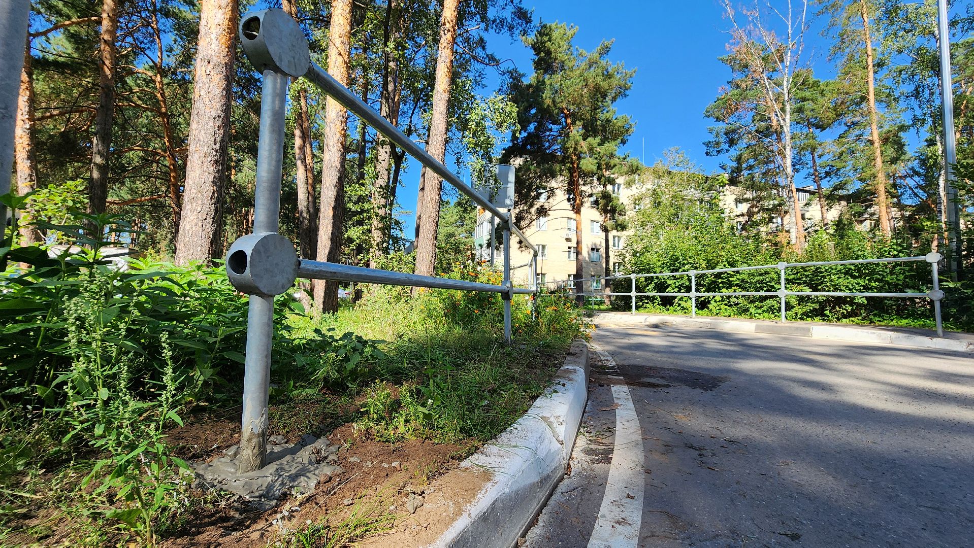 лицей, безопасность детей, протвино, ограждающие элементы, комбинат благоустройства,