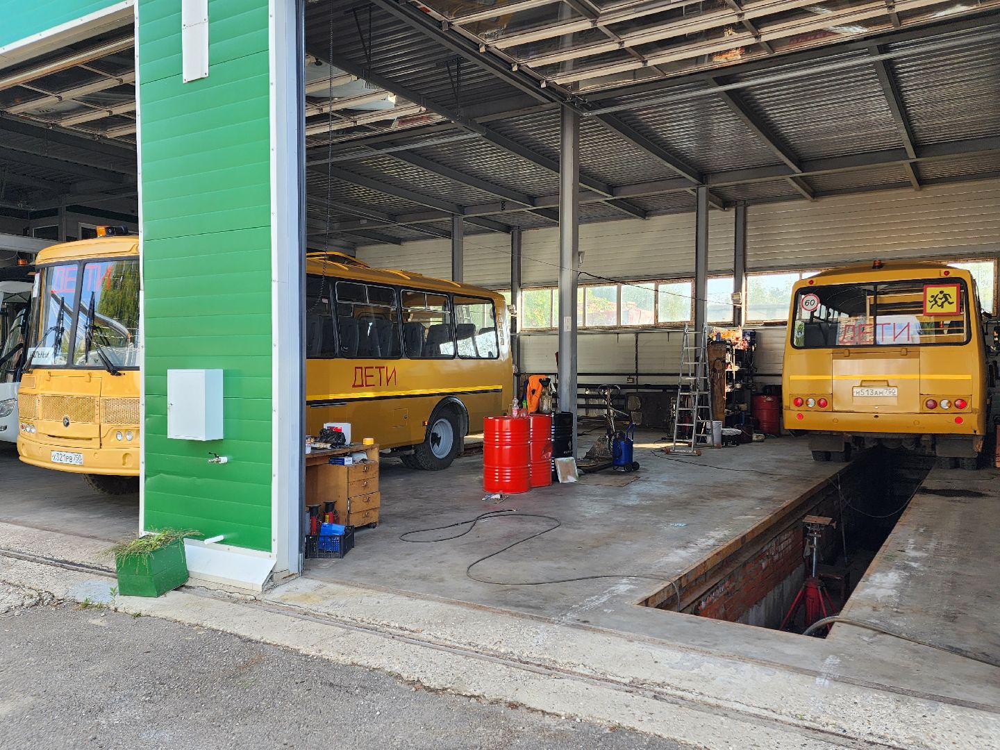 Чехов, школьные автобусы, приемка, проверка, техосмотр, техническое обслуживание, маршруты, подвоз школьников, начальник управления образования Ирина Заболотнева, глава округа Михаил Собакин,