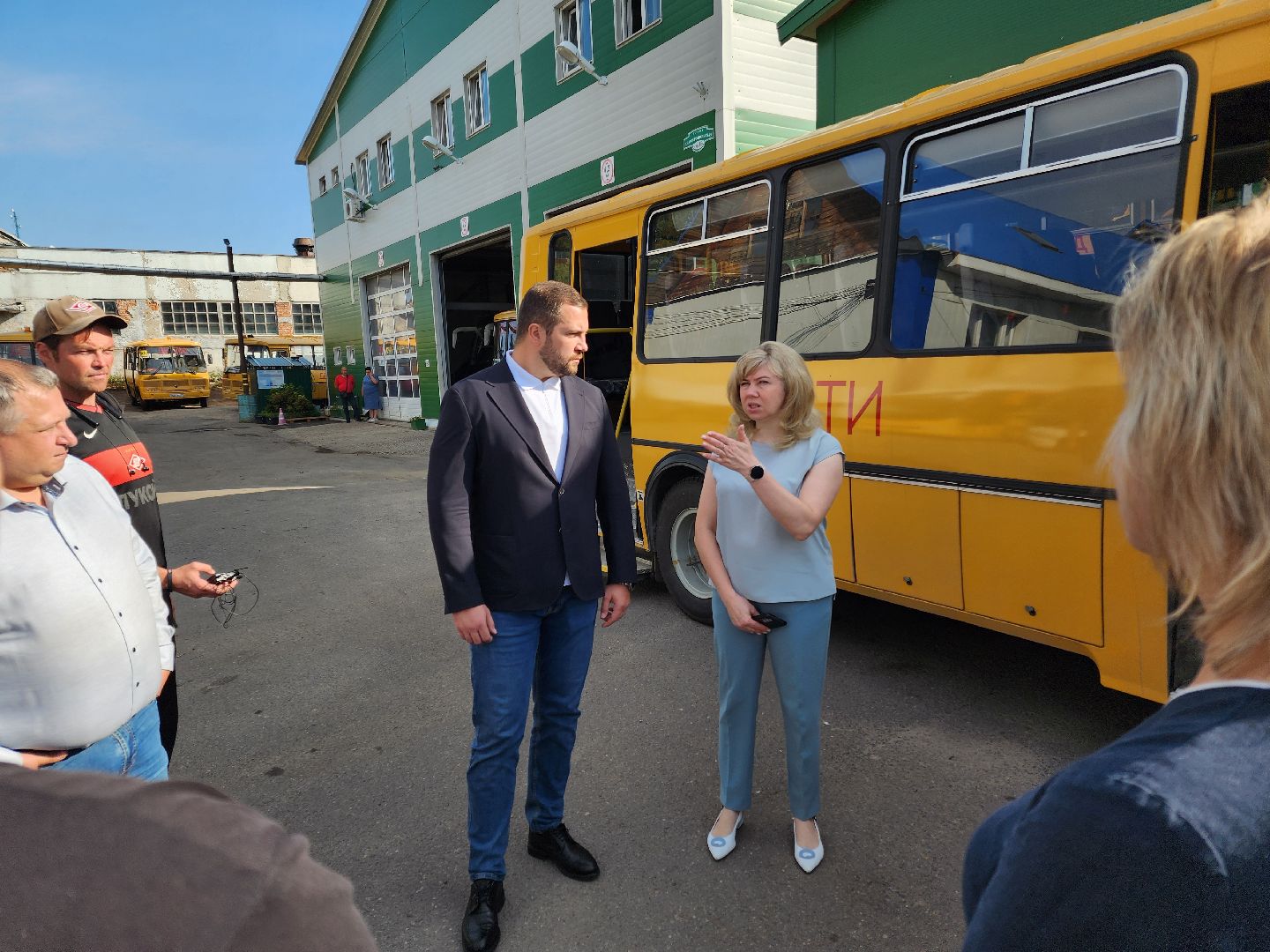 Чехов, школьные автобусы, приемка, проверка, техосмотр, техническое обслуживание, маршруты, подвоз школьников, начальник управления образования Ирина Заболотнева, глава округа Михаил Собакин,