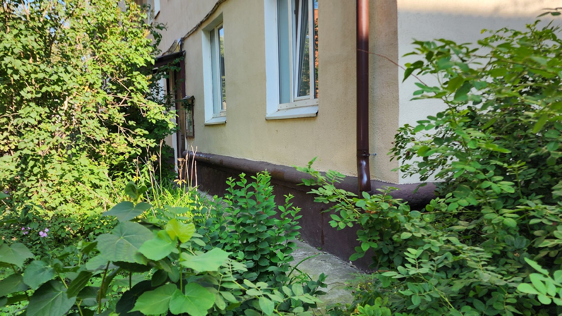 Бронницы, Покраска цоколя, Подготовка домов к зимнему периоду, Бронницкая управлябщая компания,