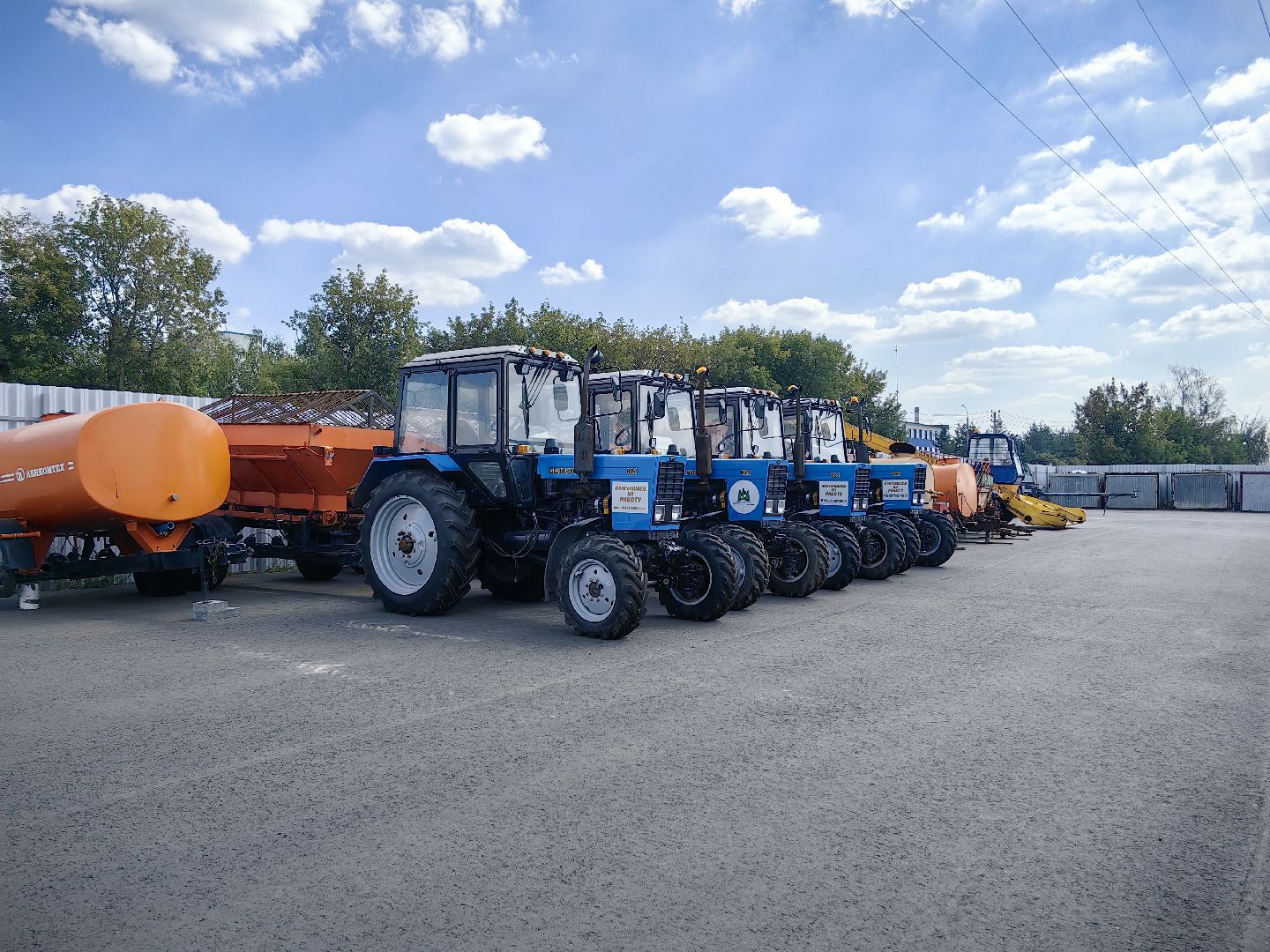 специализированный транспорт, техника, уборочные машины, площадка для хранения техники, МБУ Служба содержания и благоустройства территорий, автопарк,