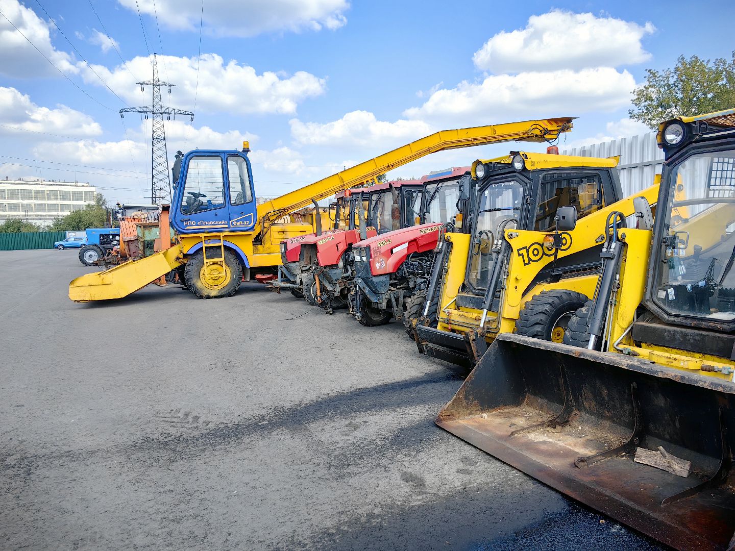 специализированный транспорт, техника, уборочные машины, площадка для хранения техники, МБУ Служба содержания и благоустройства территорий, автопарк,