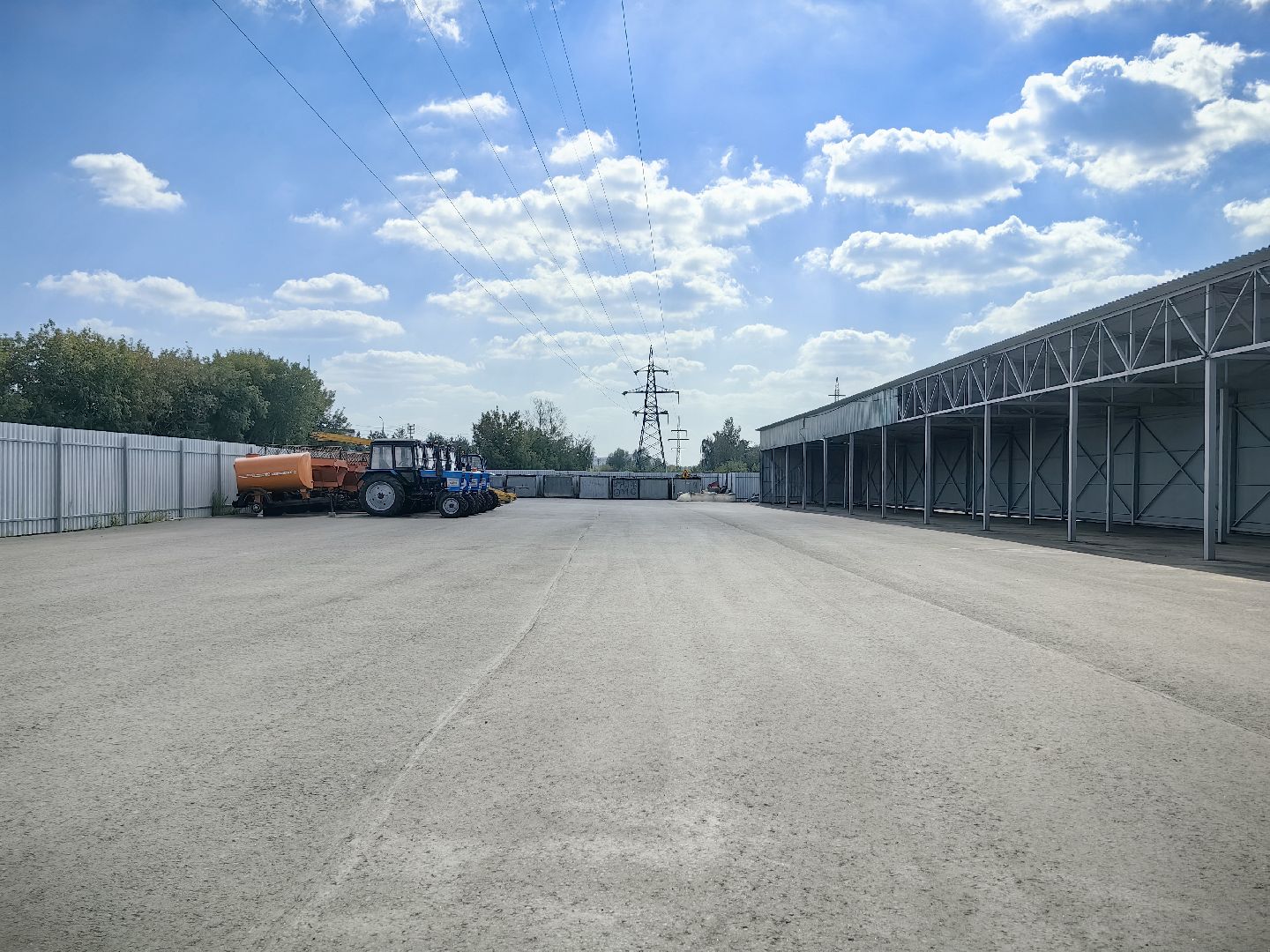 специализированный транспорт, техника, уборочные машины, площадка для хранения техники, МБУ Служба содержания и благоустройства территорий, автопарк,