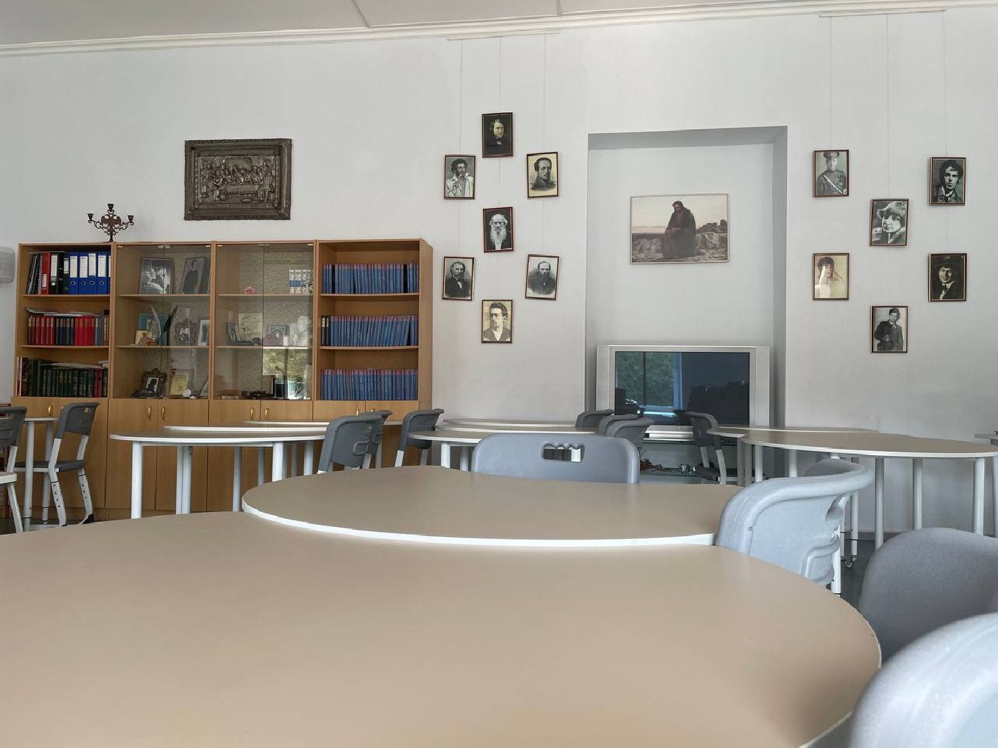 Дмитров, Гимназия Логос, Минобр,