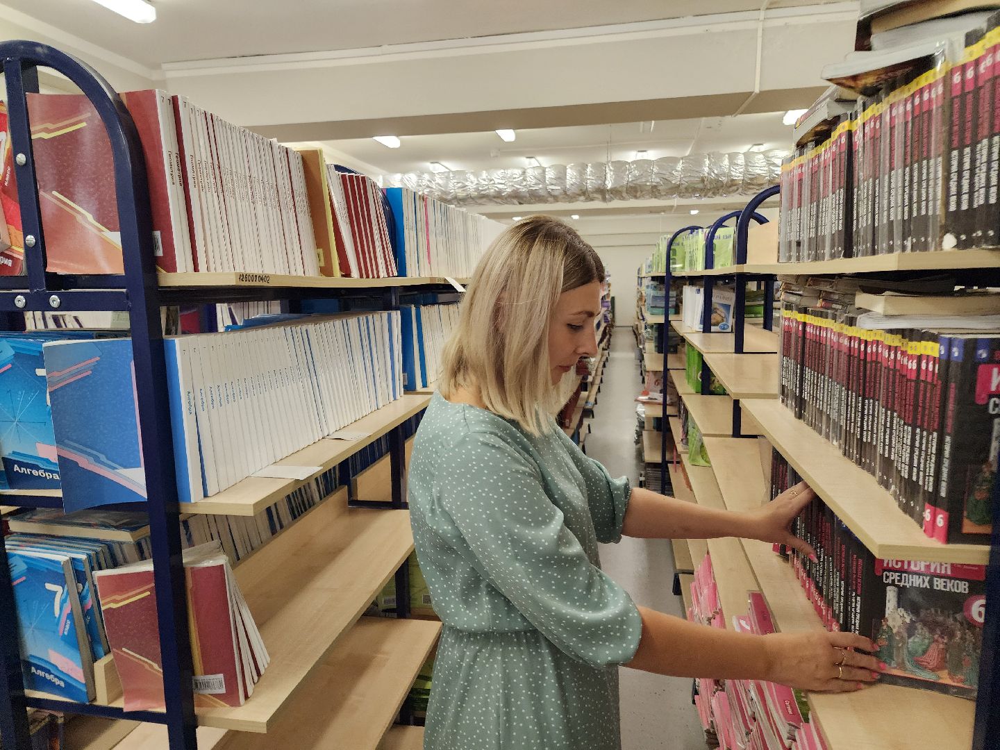 Чехов, микрорайон Губернский, школа 10, подготовка к новому учебному году, книгообеспечение, система Книгозаказ, учебники, книги, учебные пособия,