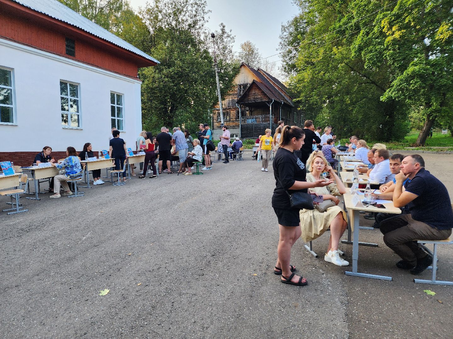 Чехов, микрорайон Ровки, выездная администрация, встреча с жителями, обращения жителей, деревня Игумново, река Лопасня, загрязнение реки, очистка водоема, экология и природопользование,