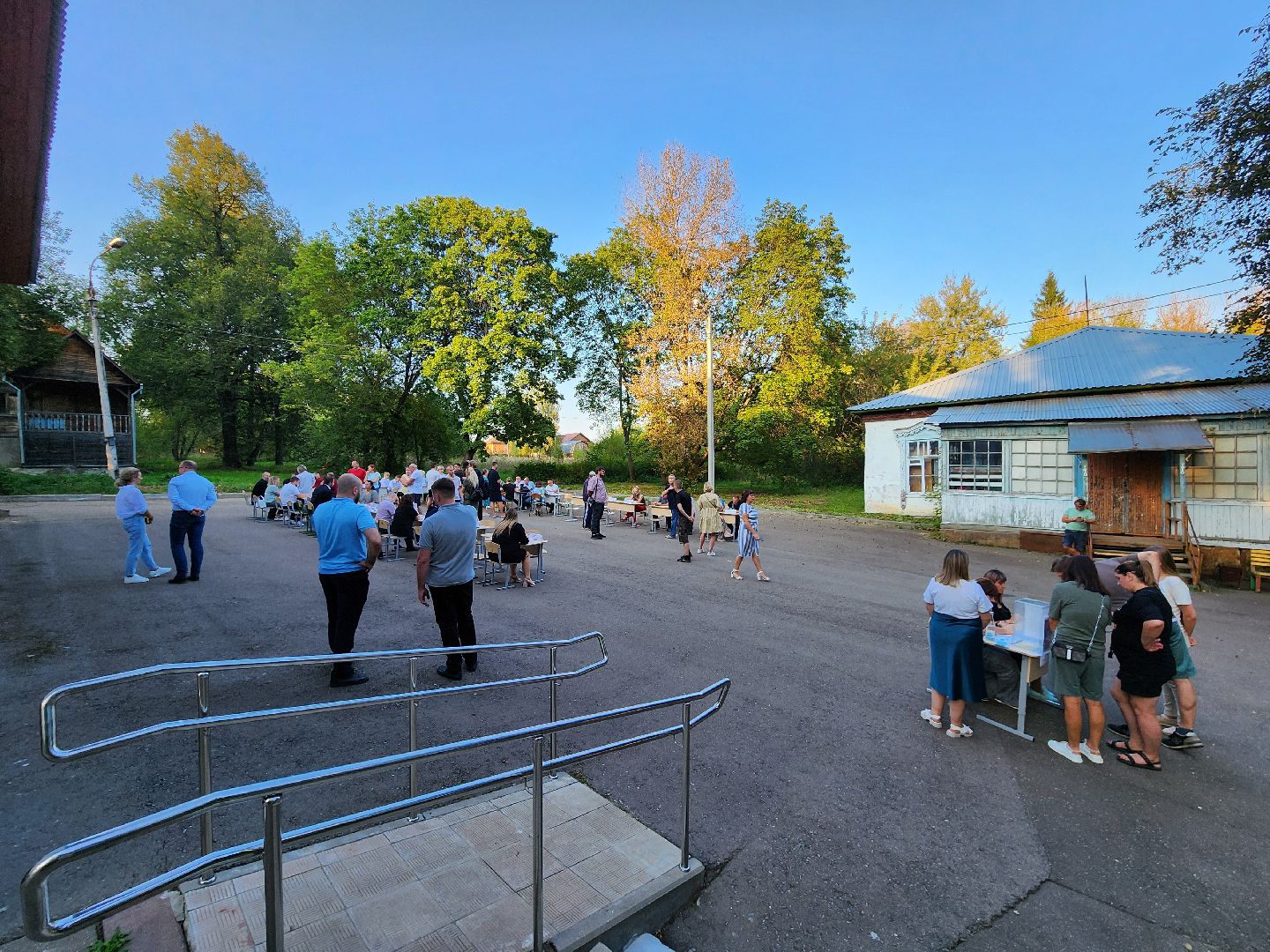 Чехов, микрорайон Ровки, выездная администрация, встреча с жителями, обращения жителей, деревня Игумново, река Лопасня, загрязнение реки, очистка водоема, экология и природопользование,