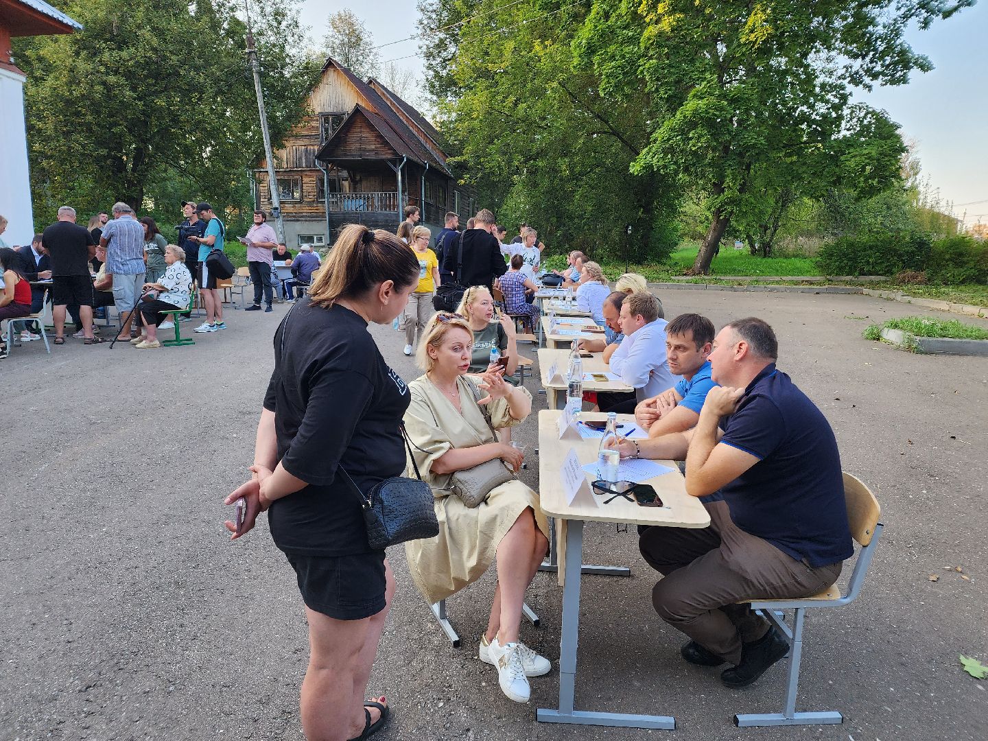 Чехов, микрорайон Ровки, выездная администрация, встреча с жителями, обращения жителей, деревня Игумново, река Лопасня, загрязнение реки, очистка водоема, экология и природопользование,