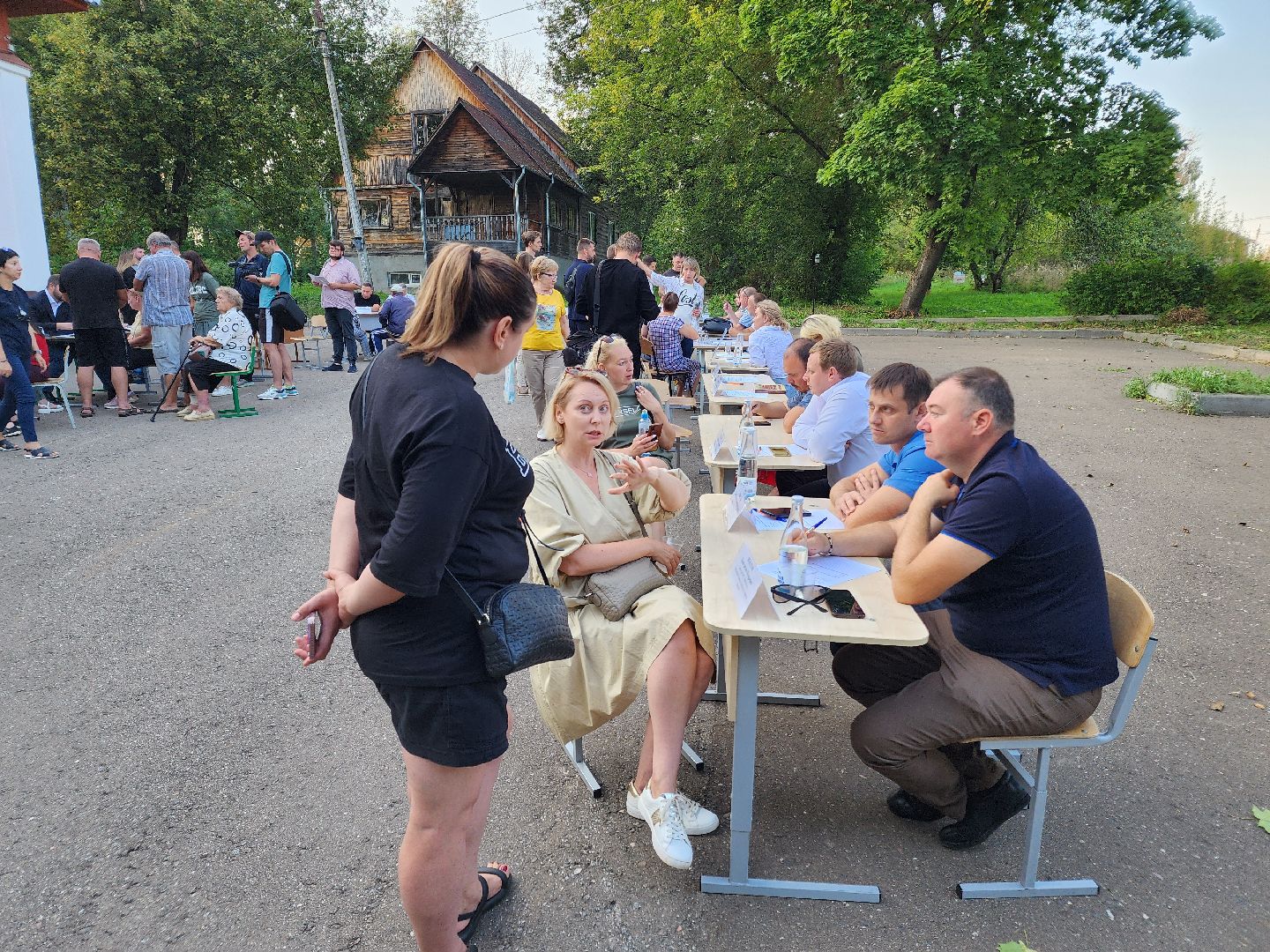 Чехов, микрорайон Ровки, выездная администрация, встреча с жителями, обращения жителей, деревня Игумново, река Лопасня, загрязнение реки, очистка водоема, экология и природопользование,