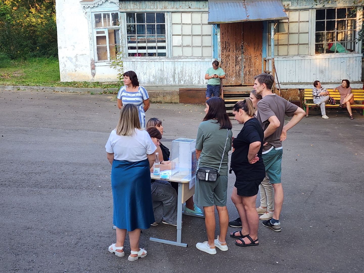 Чехов, микрорайон Ровки, выездная администрация, встреча с жителями, обращения жителей, деревня Игумново, река Лопасня, загрязнение реки, очистка водоема, экология и природопользование,