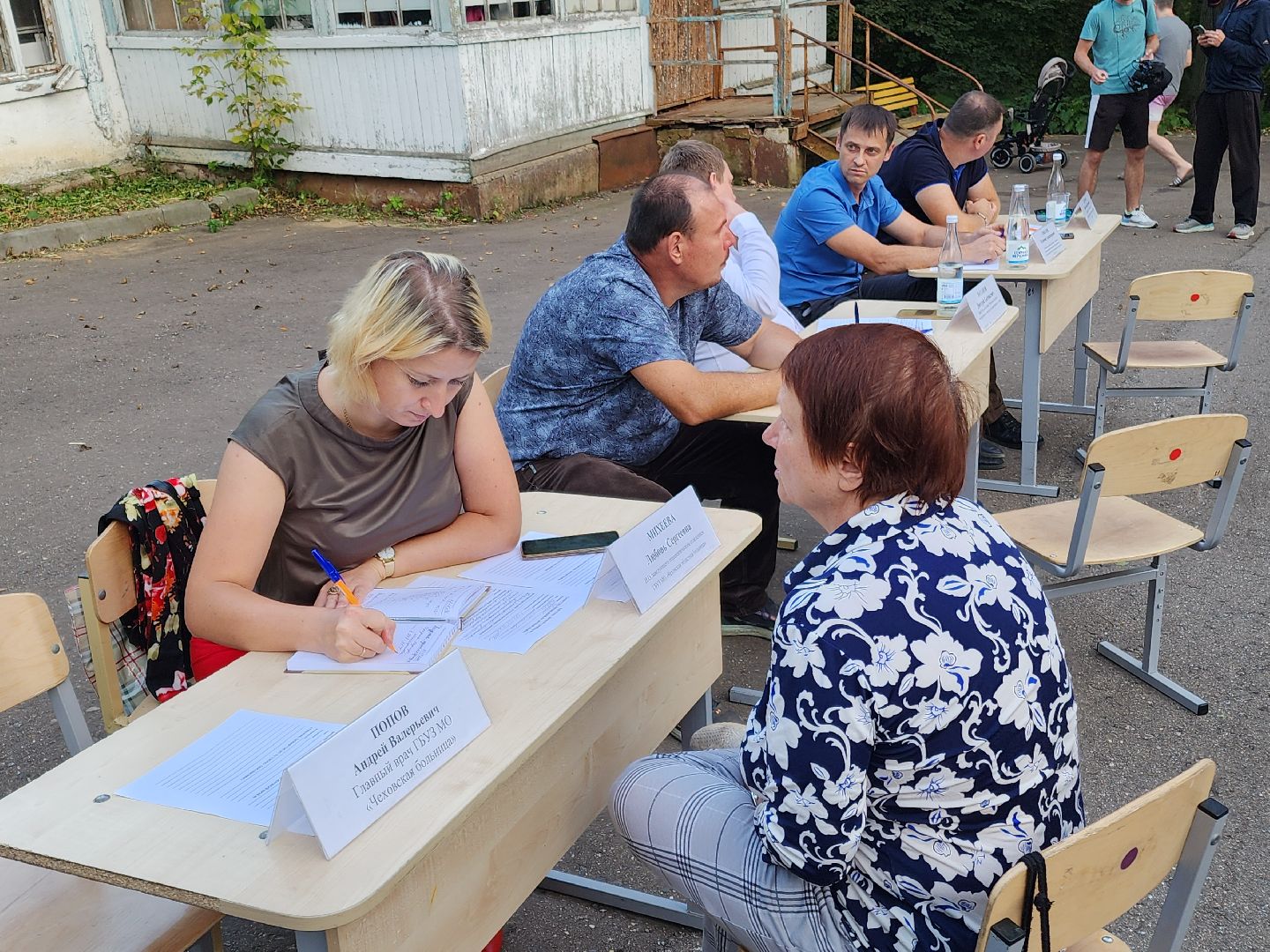 Чехов, микрорайон Ровки, выездная администрация, встреча с жителями, обращения граждан, медицина, здравоохранение, льготные лекарства, лечебные препараты, врач онколог, запись к врачу,