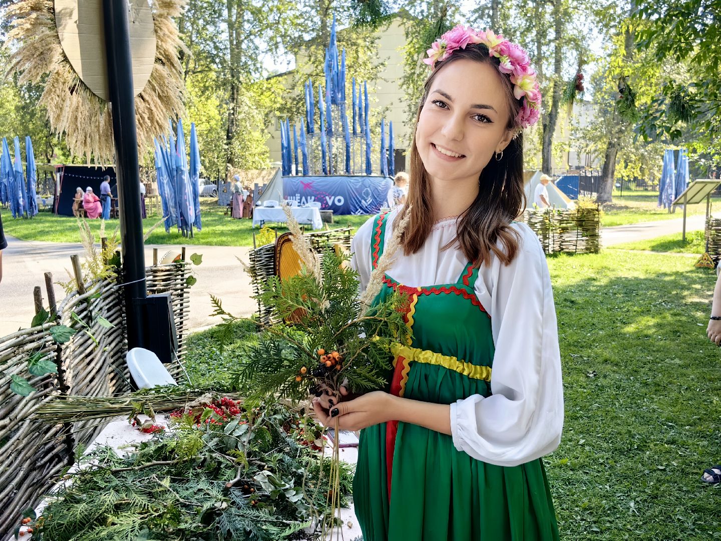 кинопоказ, фестиваль Русской культуры, ТРАДИЦИИ, мини-зоопарк с животными, фотозоны, Роспись по дереву,