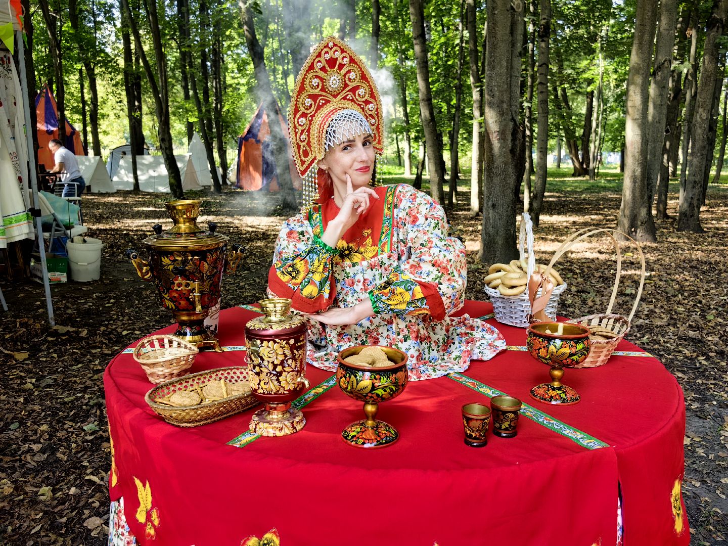 кинопоказ, фестиваль Русской культуры, ТРАДИЦИИ, мини-зоопарк с животными, фотозоны, Роспись по дереву,