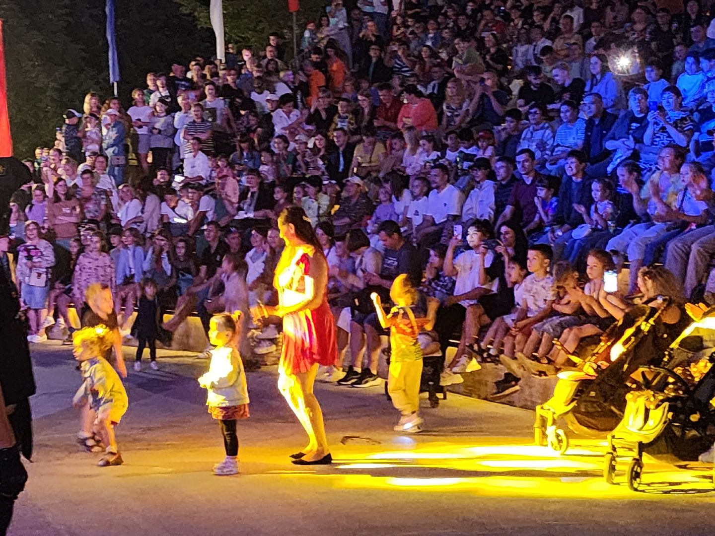 долгопрудный, день города 2024, поющие фонтаны, котовский залив, лазерное шоу,