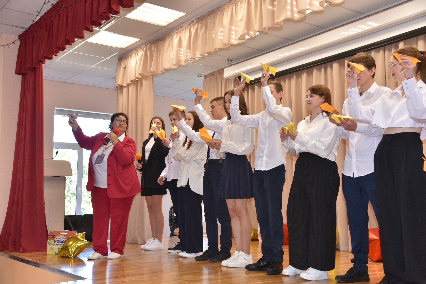 лотошино, лотошинская школа 2, образование, первый звонок, день знаний,