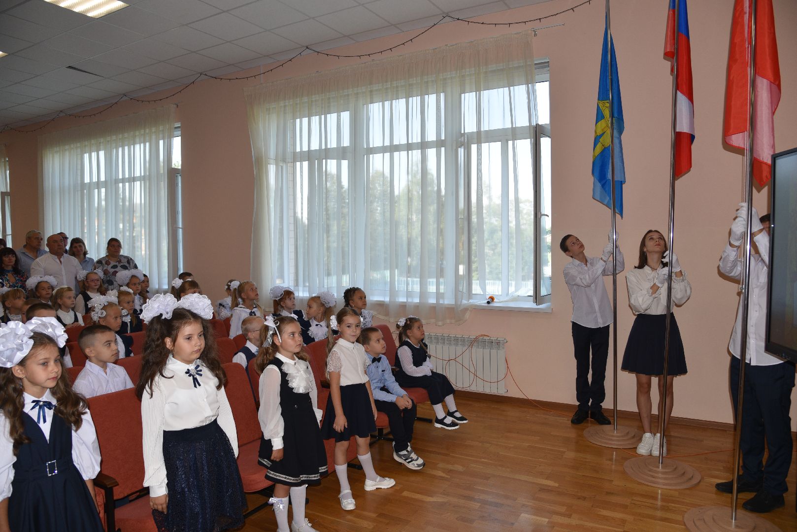 лотошино, лотошинская школа 2, образование, первый звонок, день знаний,