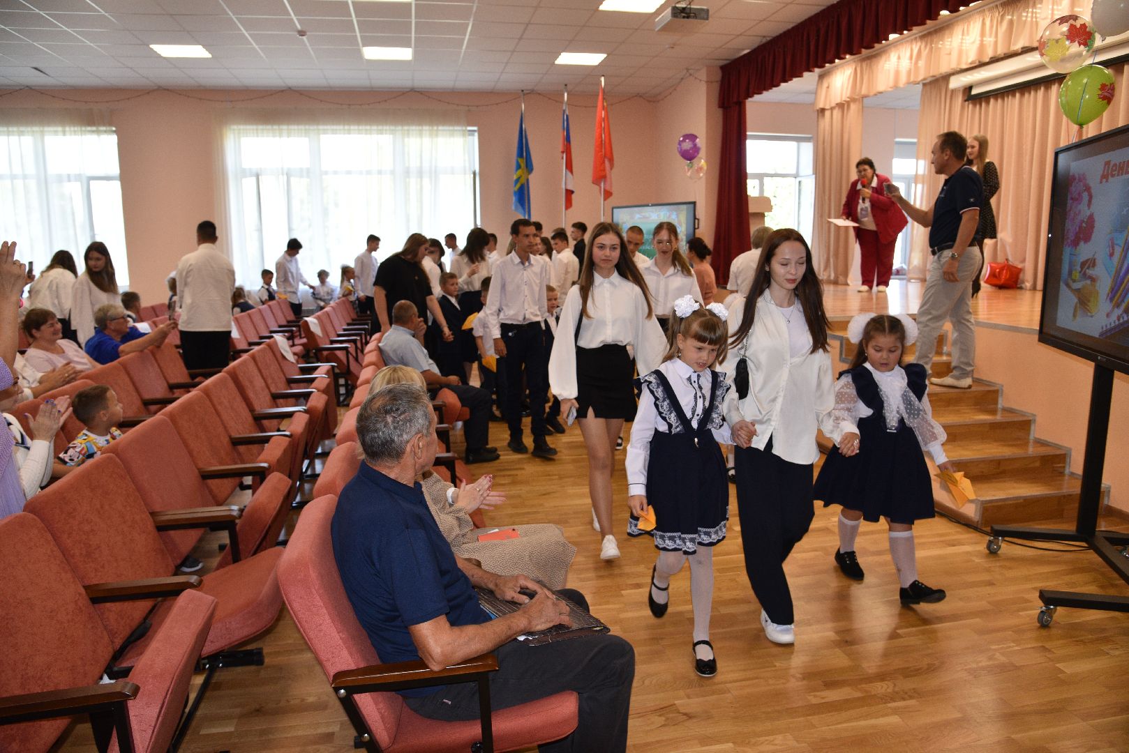 лотошино, лотошинская школа 2, образование, первый звонок, день знаний,