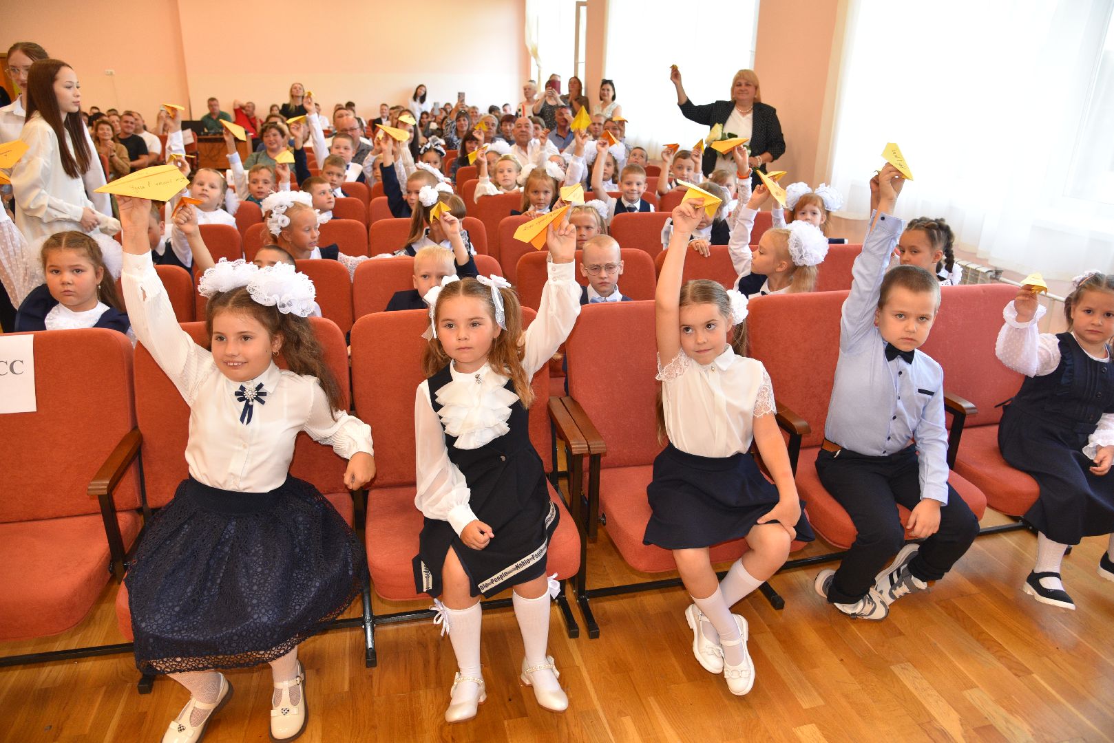 лотошино, лотошинская школа 2, образование, первый звонок, день знаний,