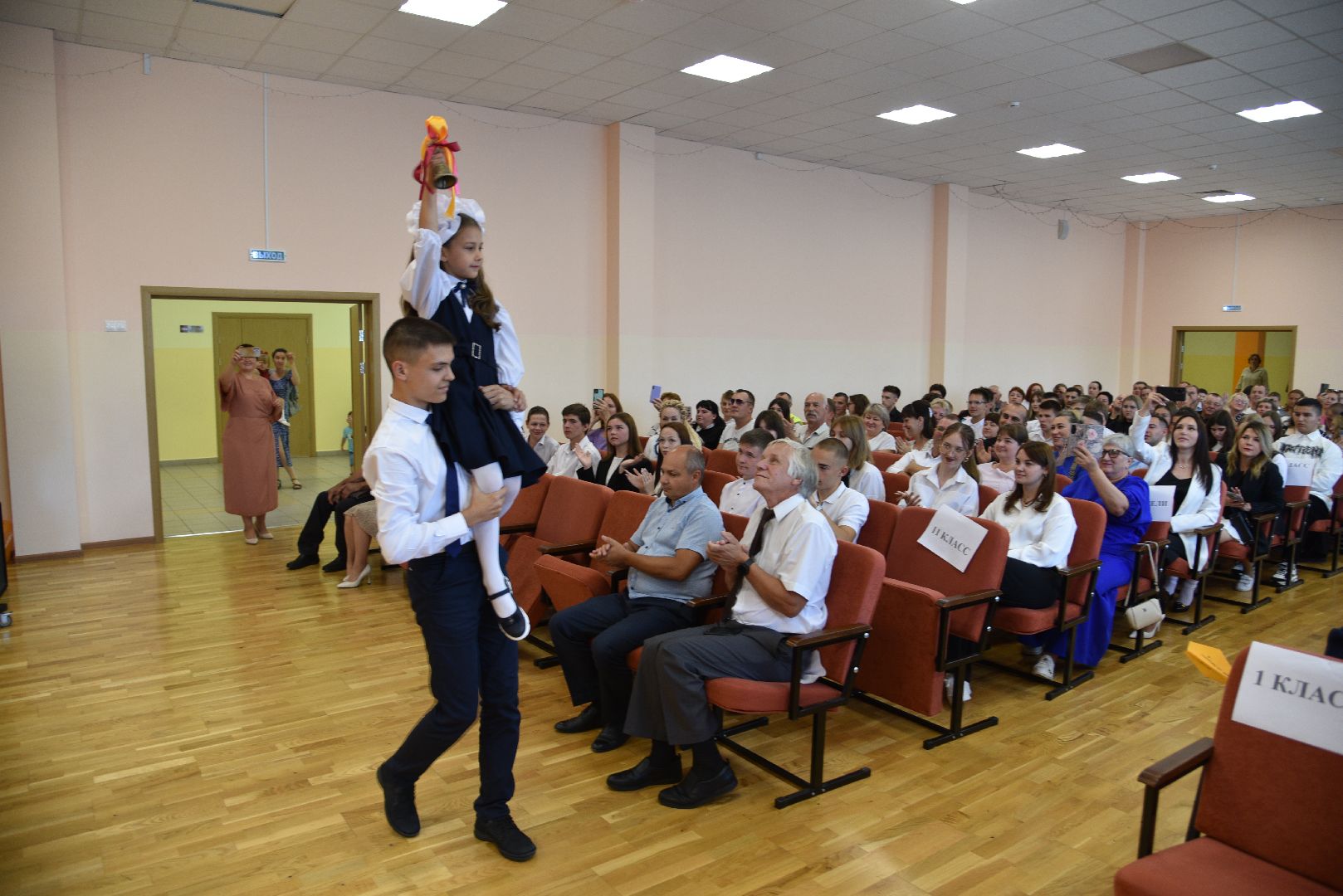 лотошино, лотошинская школа 2, образование, первый звонок, день знаний,