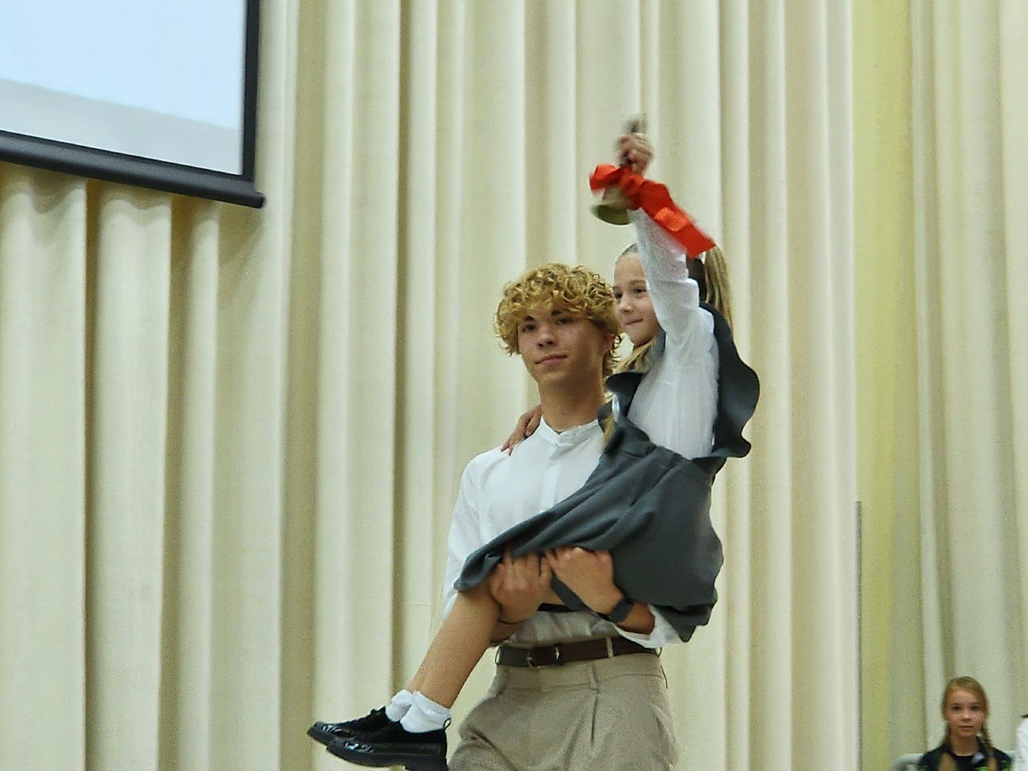 Чехов, школа 10, день знаний, новый учебный год, торжественная линейка, 1 сентября, первые классы,