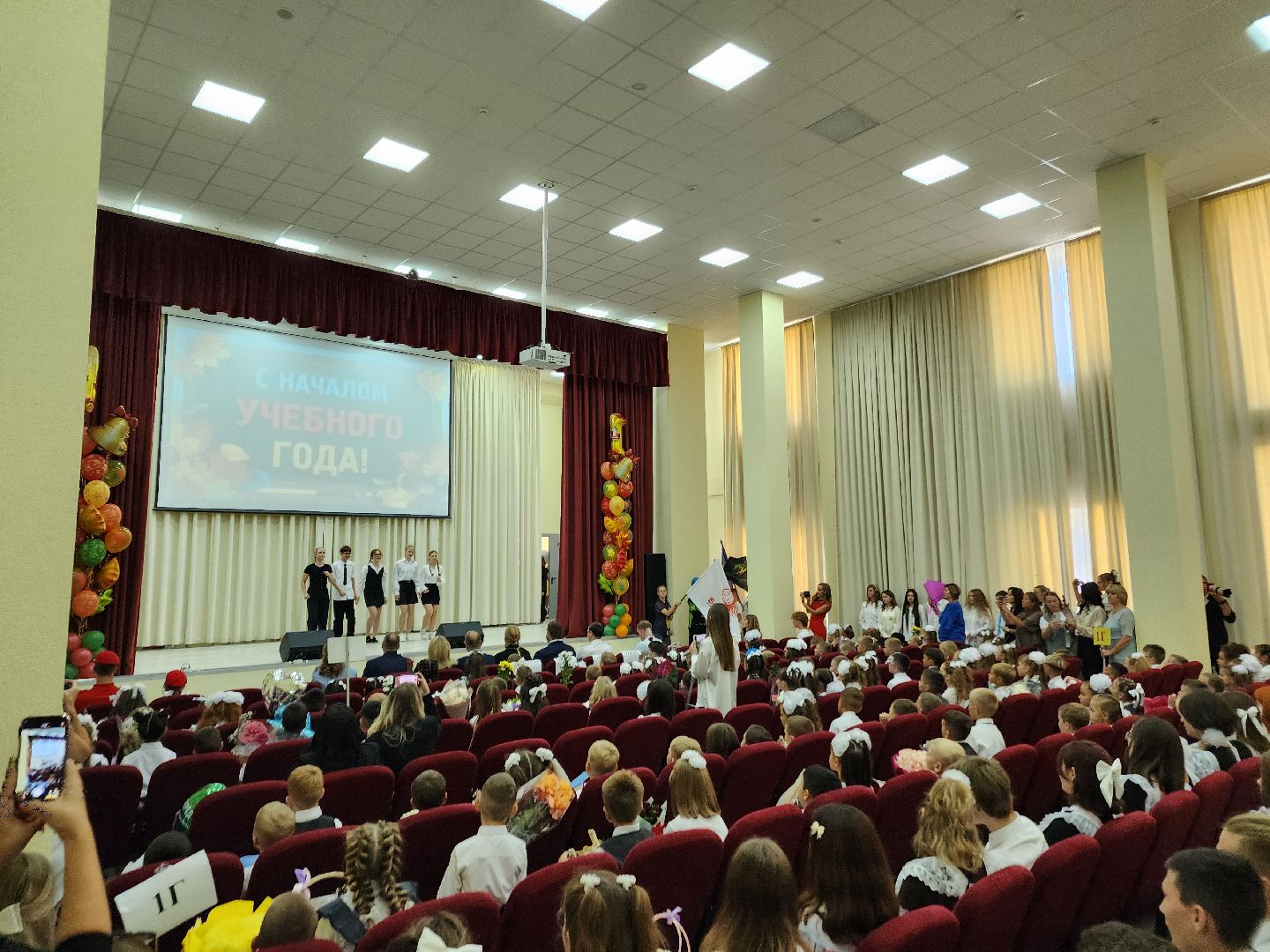 Чехов, школа 10, день знаний, новый учебный год, торжественная линейка, 1 сентября, первые классы,