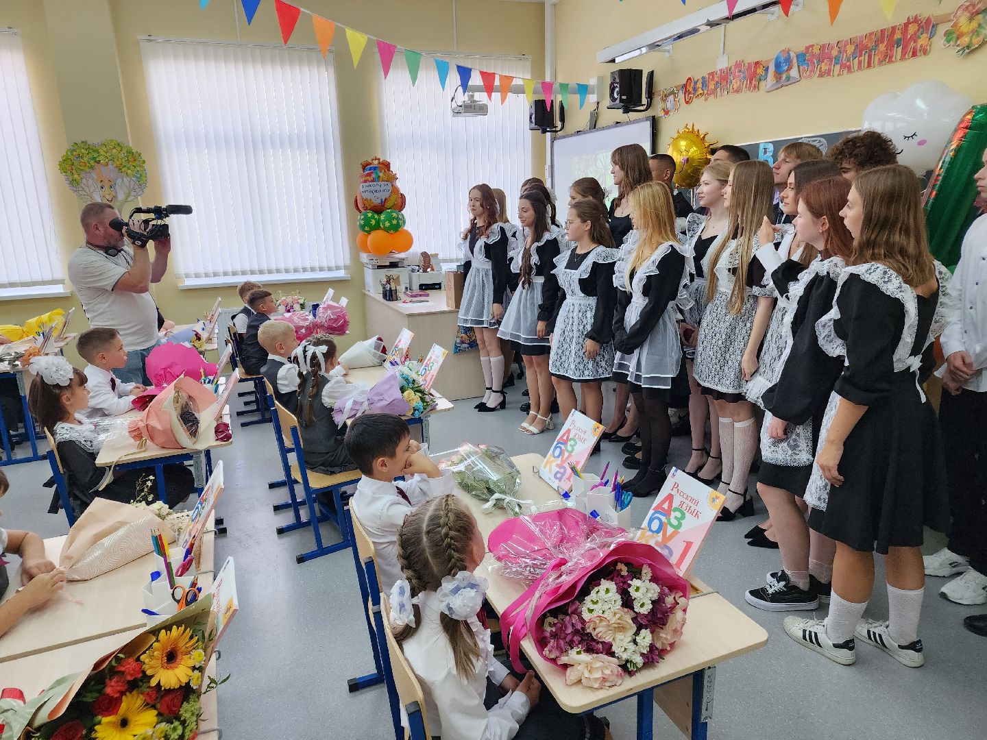 Чехов, школа 10, день знаний, новый учебный год, торжественная линейка, 1 сентября, первые классы,