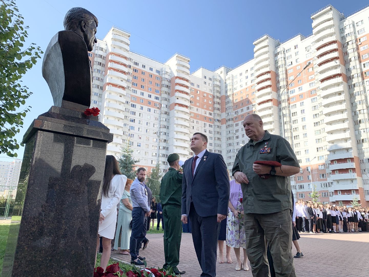 Балашиха, Подмосковье, Памятники, Герои РФ, участники сво, школы, День знаний,