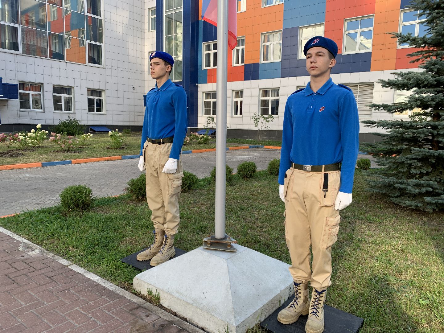 Балашиха, Подмосковье, Памятники, Герои РФ, участники сво, школы, День знаний,