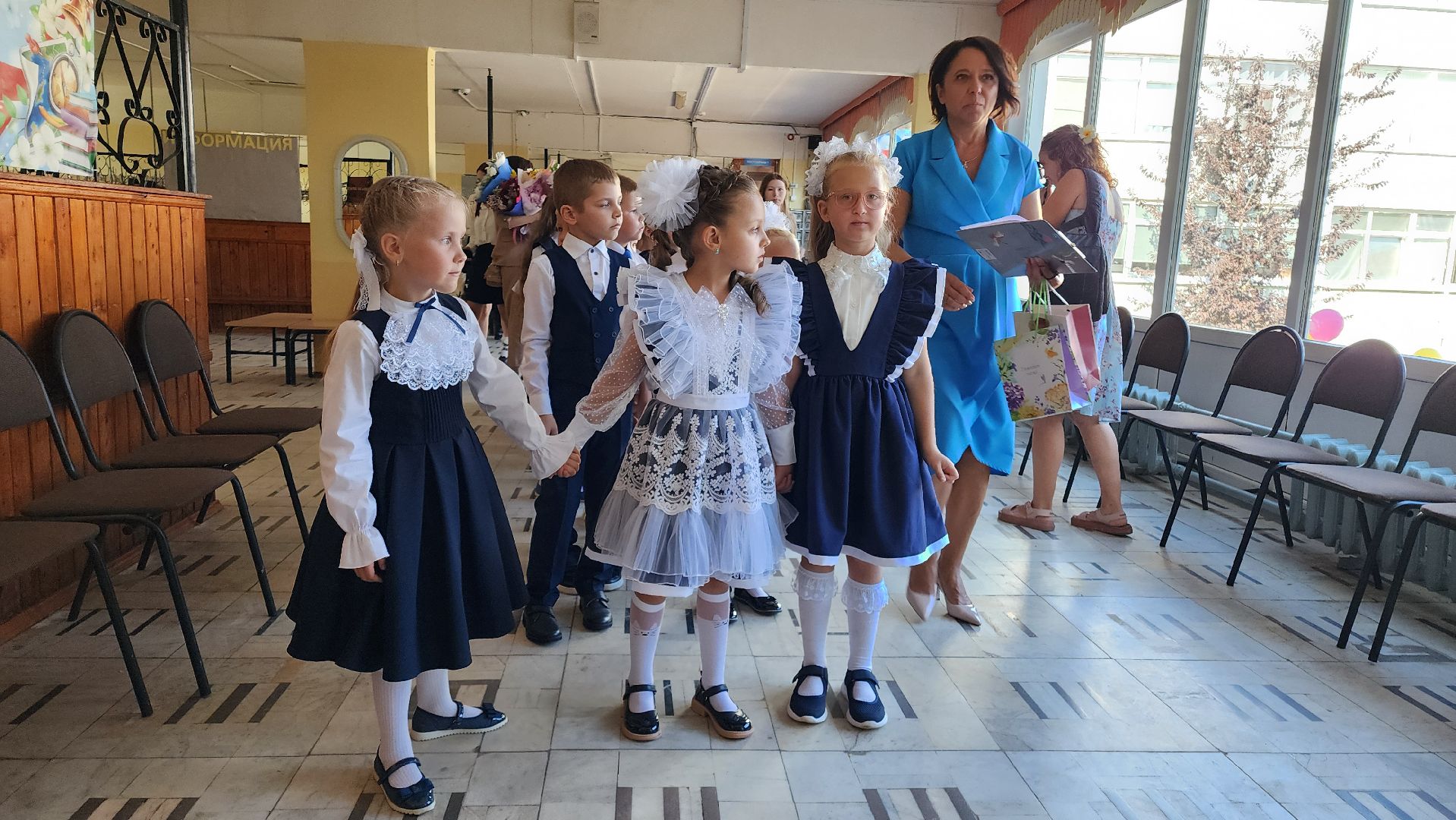 Бронницы, День знаний, торжественная линейка, Первоклассники, День знаний в школе,