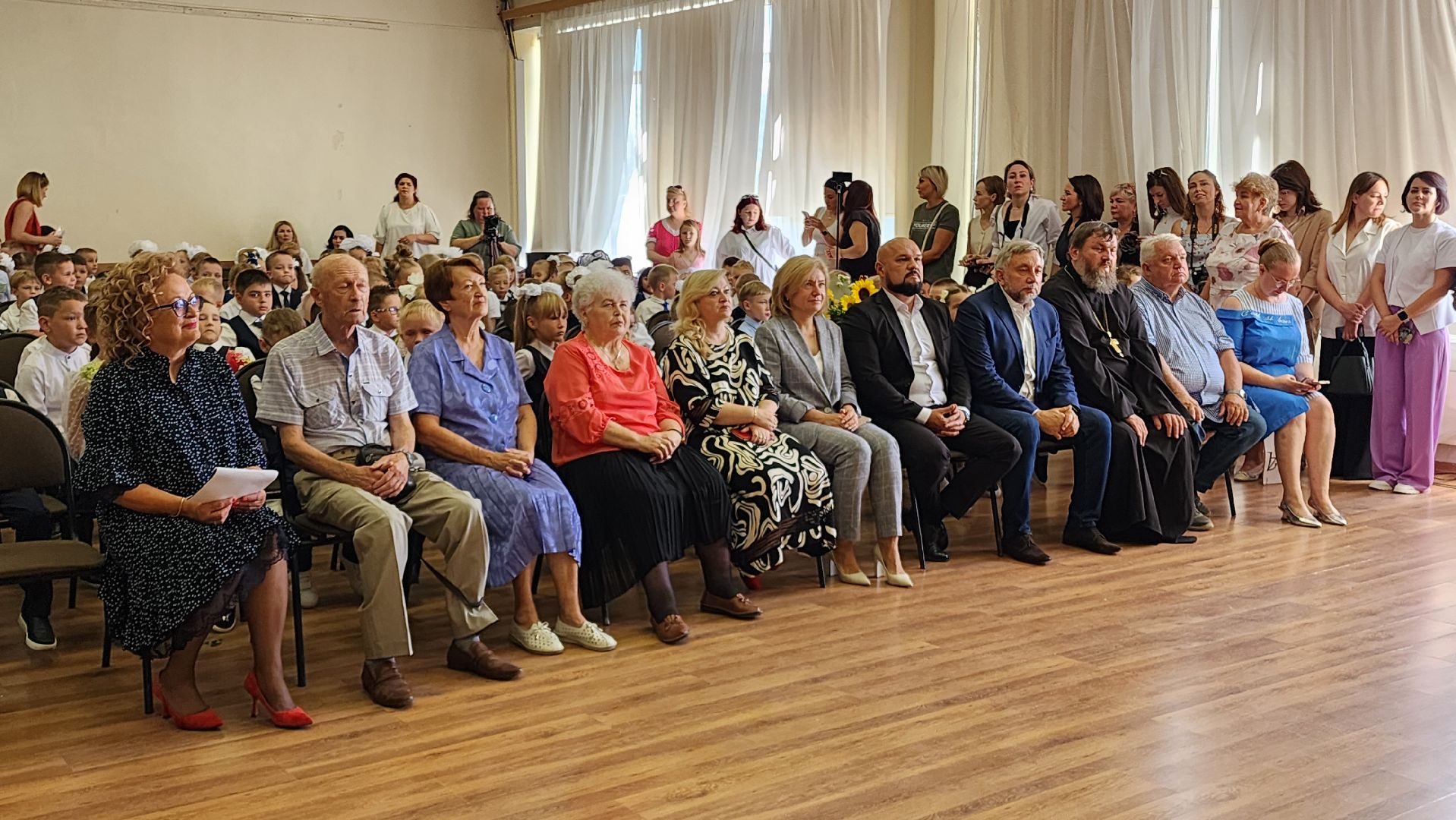 Бронницы, День знаний, торжественная линейка, Первоклассники, День знаний в школе,