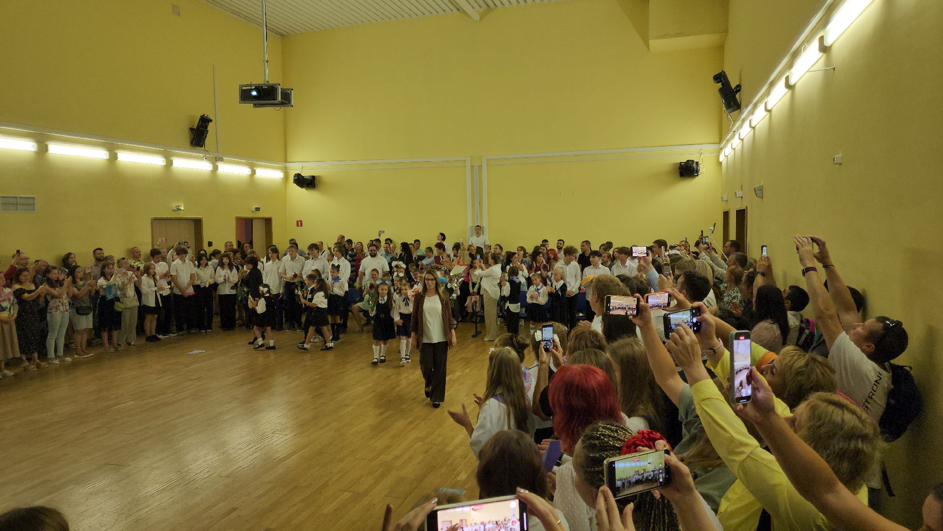 Подольск, Образование, день знаний в школе, Благотворительность, Дети вместо цветов,