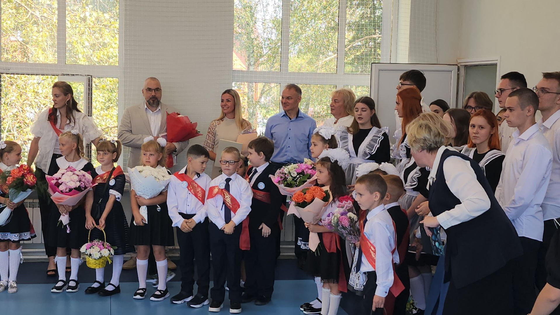 серпухов, поселок пролетарский, пролетарская школа, день знаний, депутат госдумы, первоклассники,