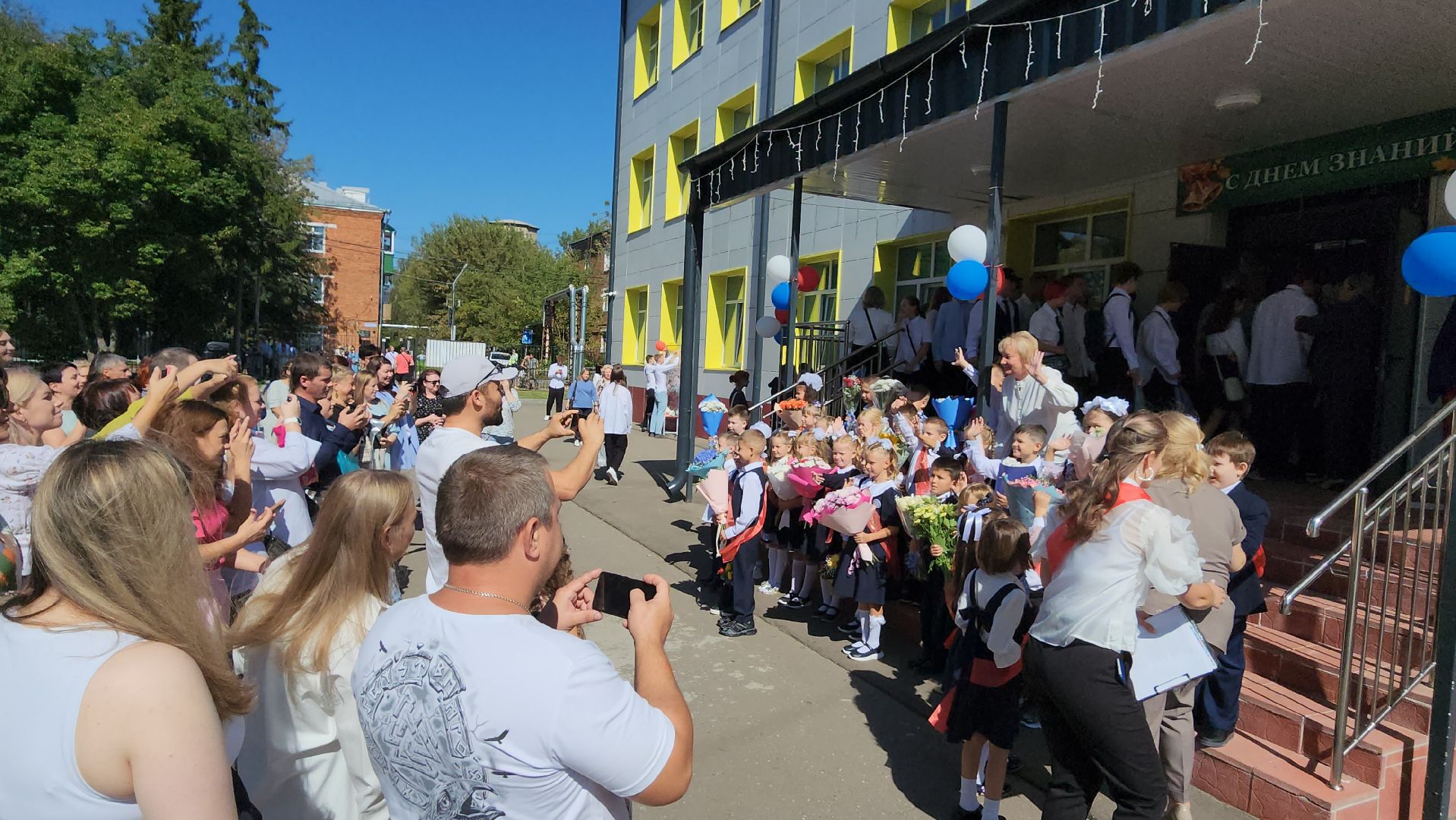 серпухов, поселок пролетарский, пролетарская школа, день знаний, депутат госдумы, первоклассники,