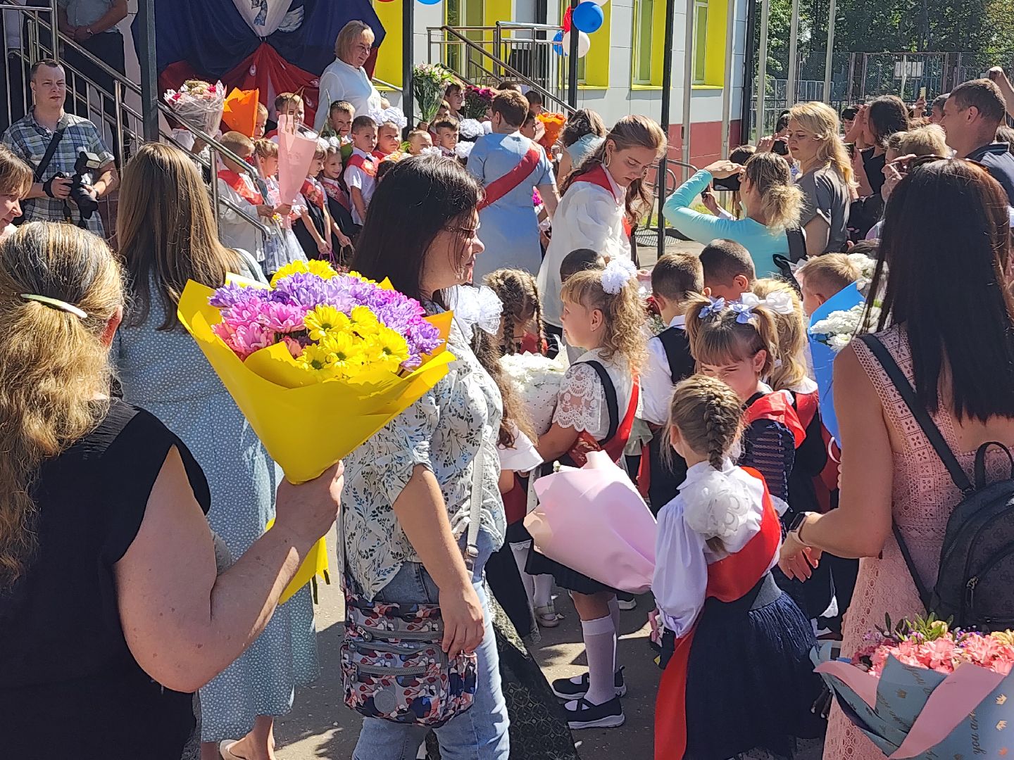 серпухов, поселок пролетарский, пролетарская школа, день знаний, депутат госдумы, первоклассники,