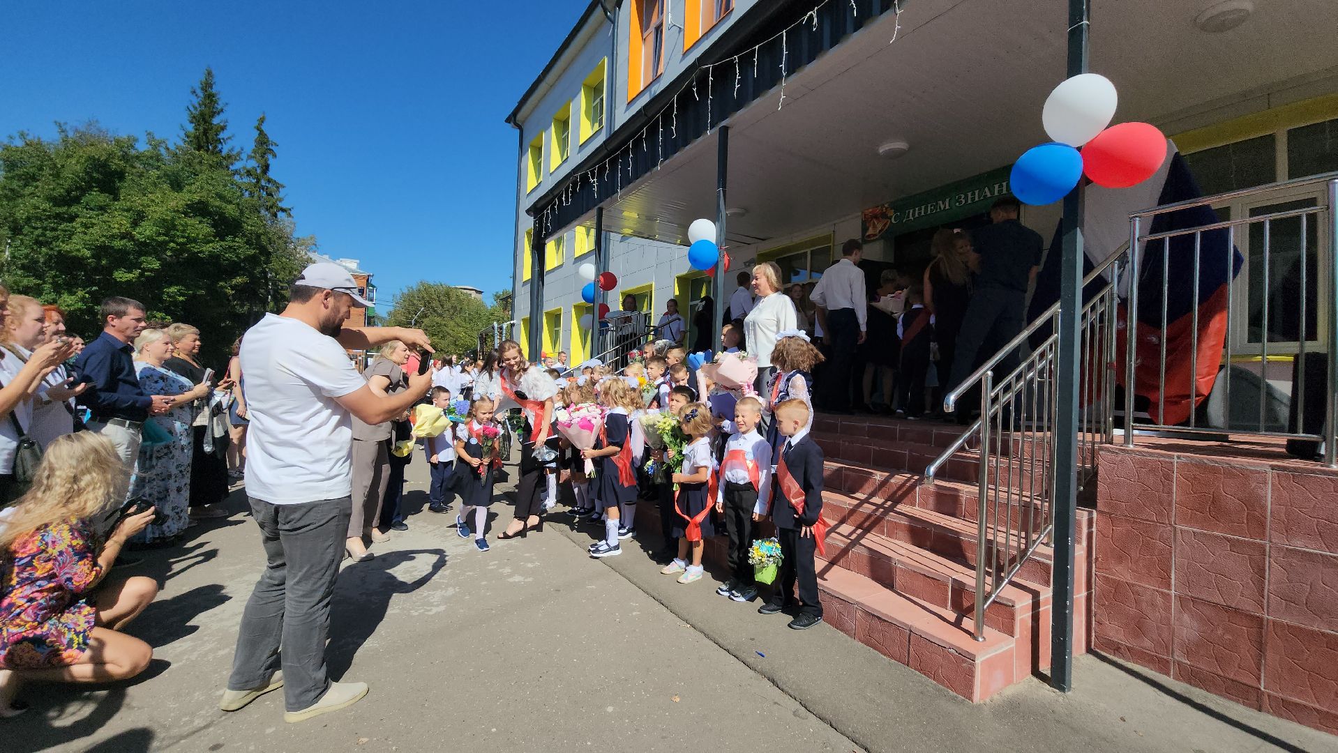 серпухов, поселок пролетарский, пролетарская школа, день знаний, депутат госдумы, первоклассники,