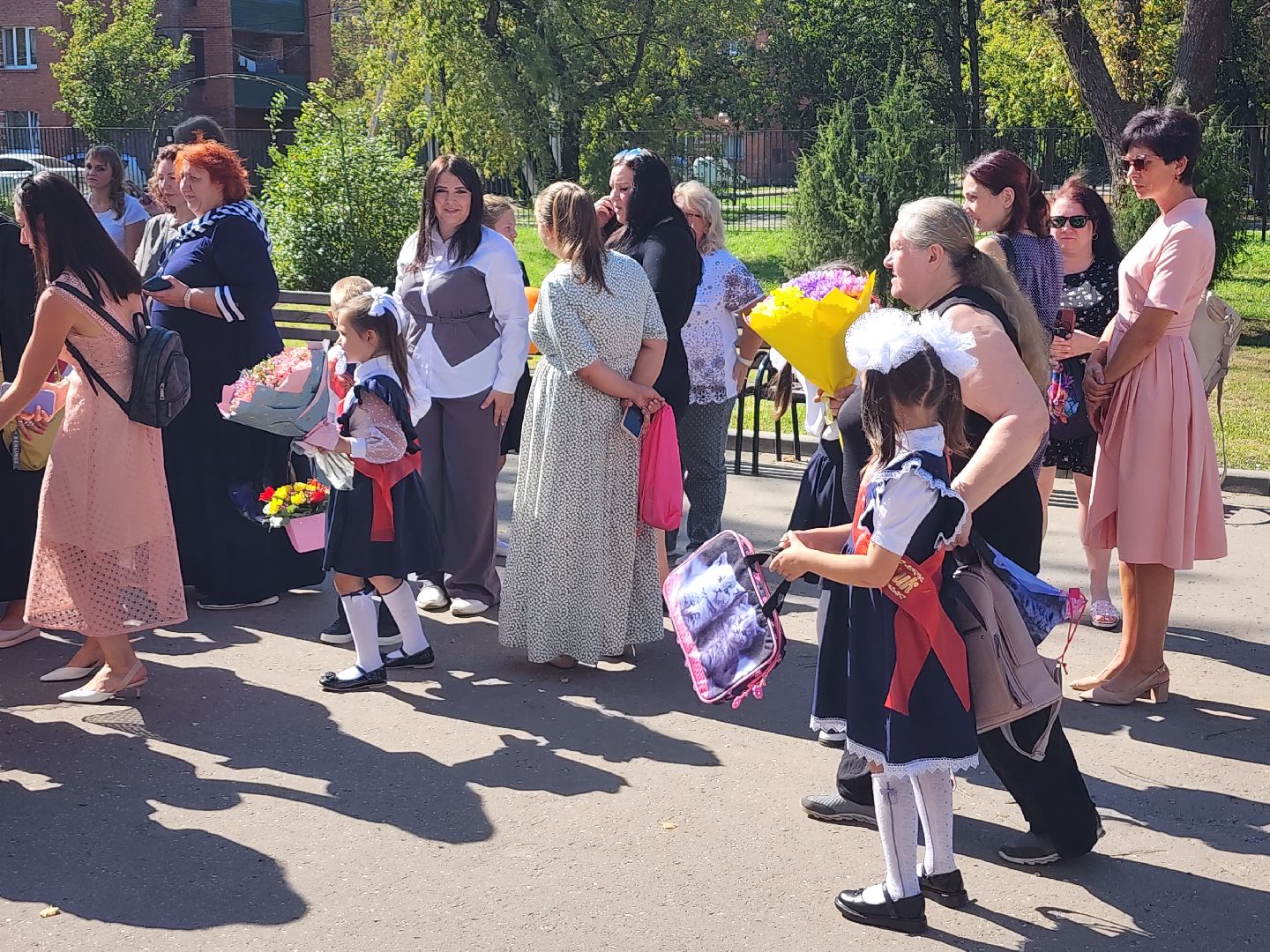 серпухов, поселок пролетарский, пролетарская школа, день знаний, депутат госдумы, первоклассники,