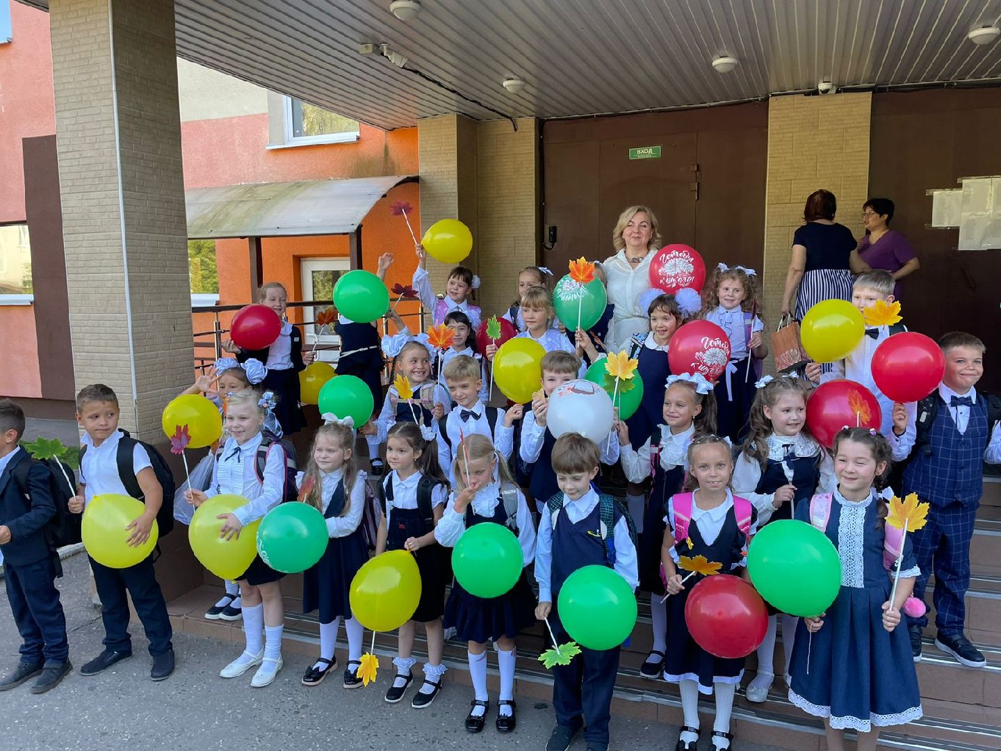 пушкино, школа 1, день знаний, торжественная линейка, первоклассники,